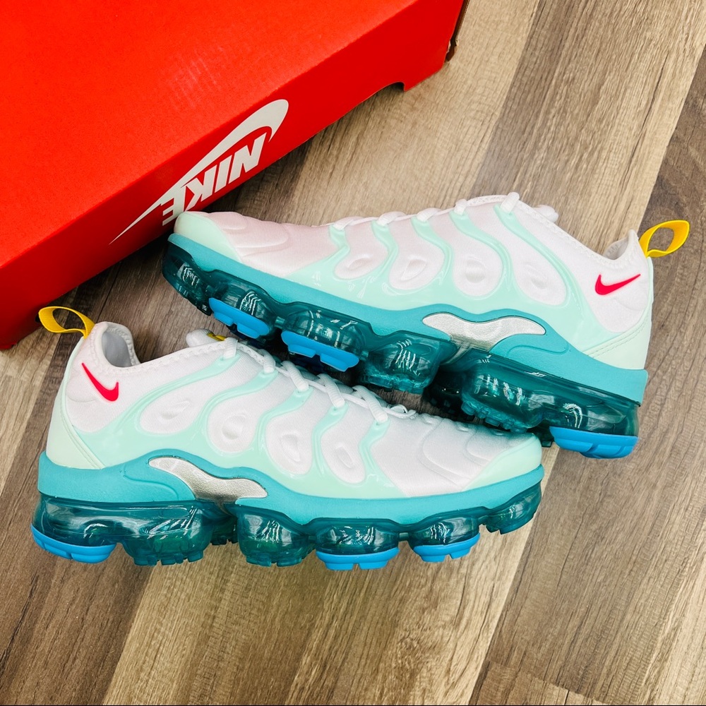 Nike Air Vapormax Plus - Picture 2 of 8